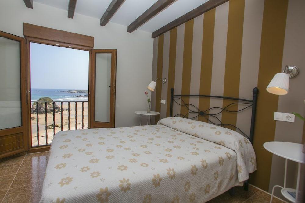 Hostal Restaurante Parajes Castropol Esterno foto